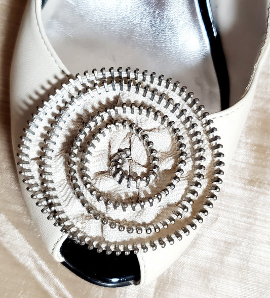 ZIP IT!- open toe pumps with zipper flower details