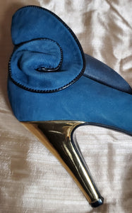 close up view of ruffle detail on Suann Villa blue and gold leather pumps 