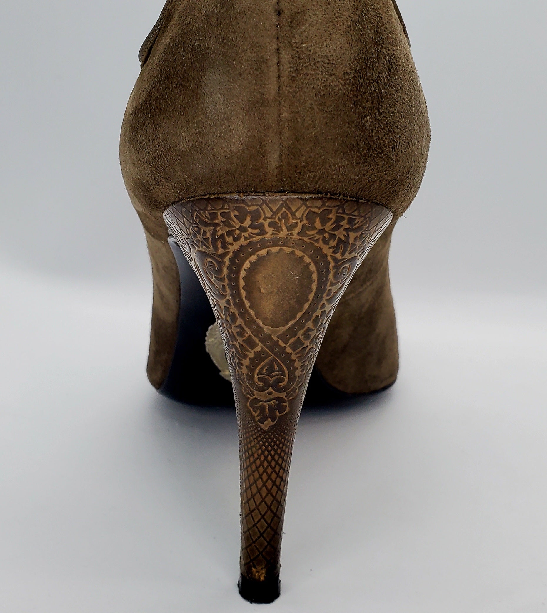 Close up view of patterned leather Elie Tahari Suede open toe pump 