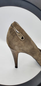 close up view of keyhole back of Elie Tahari Suede open toe pump with ornate patterned heels