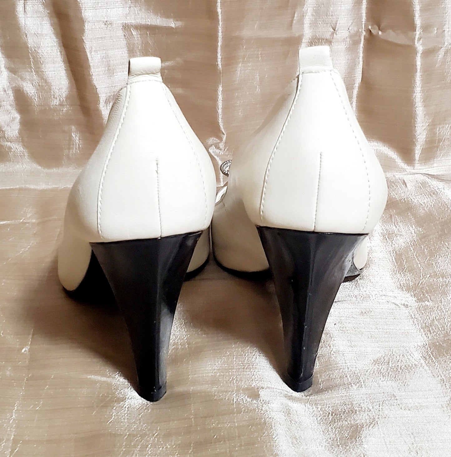 ZIP IT!- open toe pumps with zipper flower details