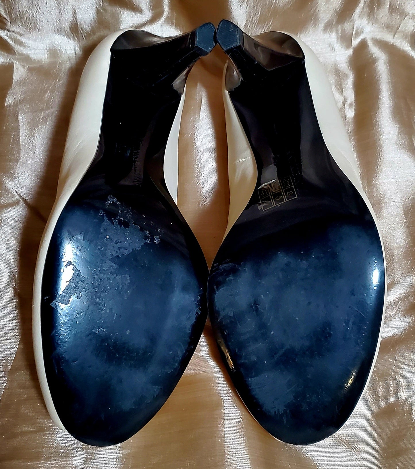 ZIP IT!- open toe pumps with zipper flower details