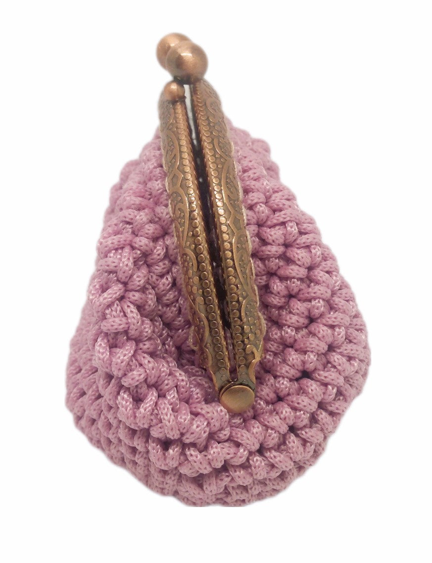 Side View. Pink crochet coin purse with ornate copper kiss clasp frame.