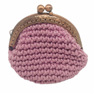 Front View. Pink crochet coin purse with ornate copper kiss clasp frame.