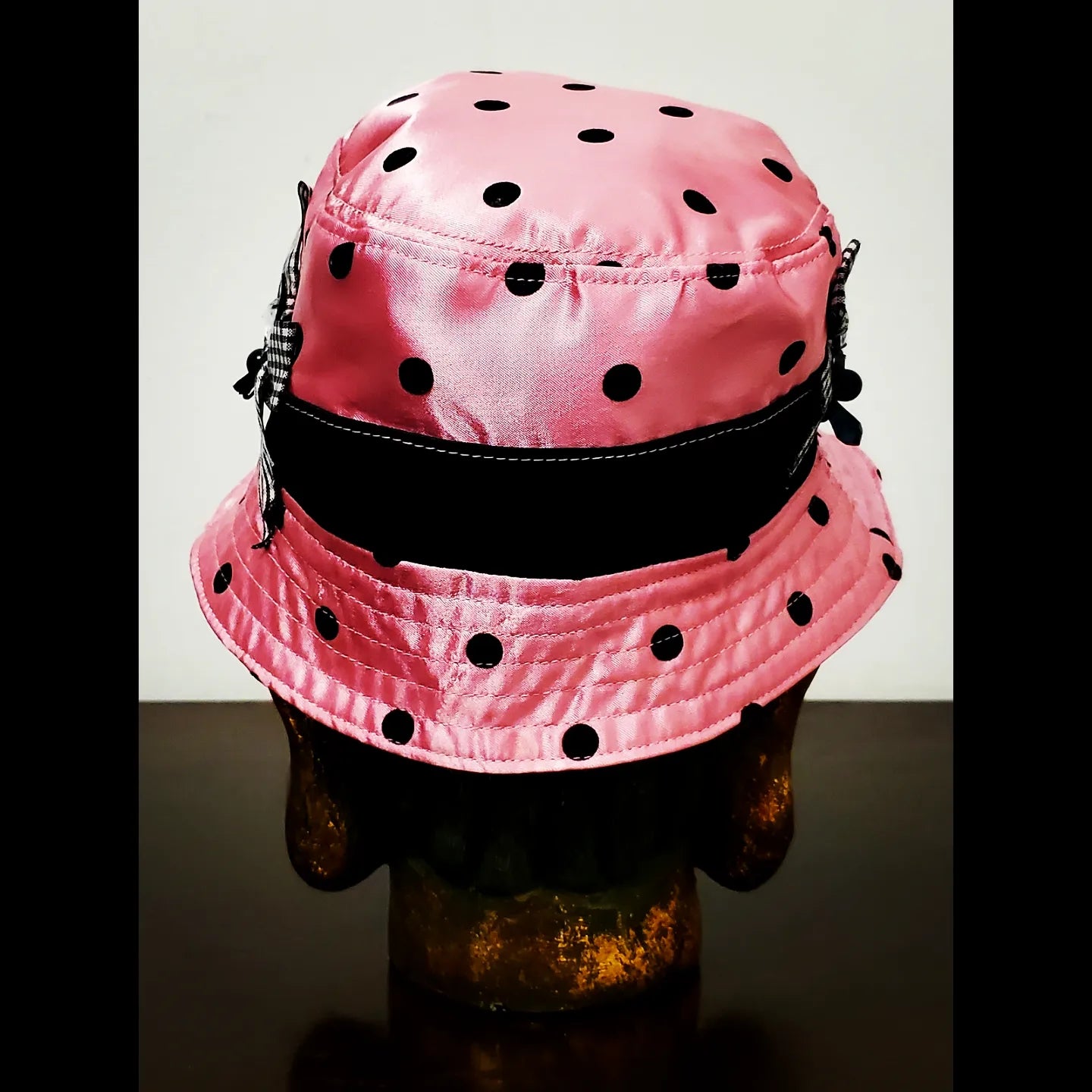 DITTO-Pink satin bucket hat with black flocked polka dots