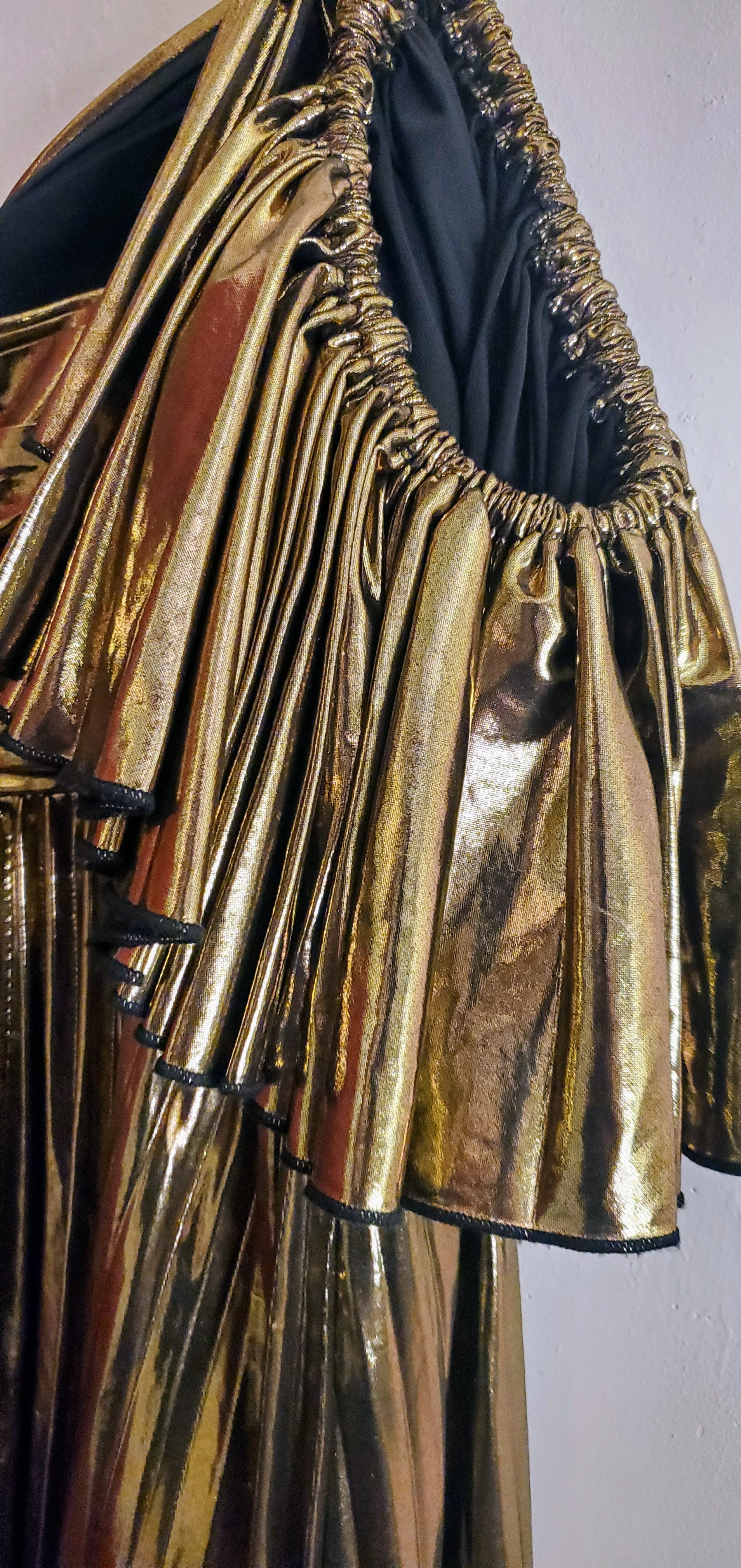 Picture of a gold ruffle sleeve